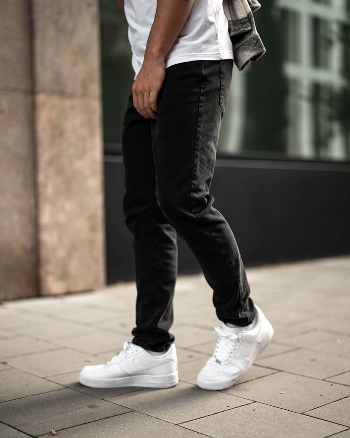 Essential Slim Fit Jeans (washed black)