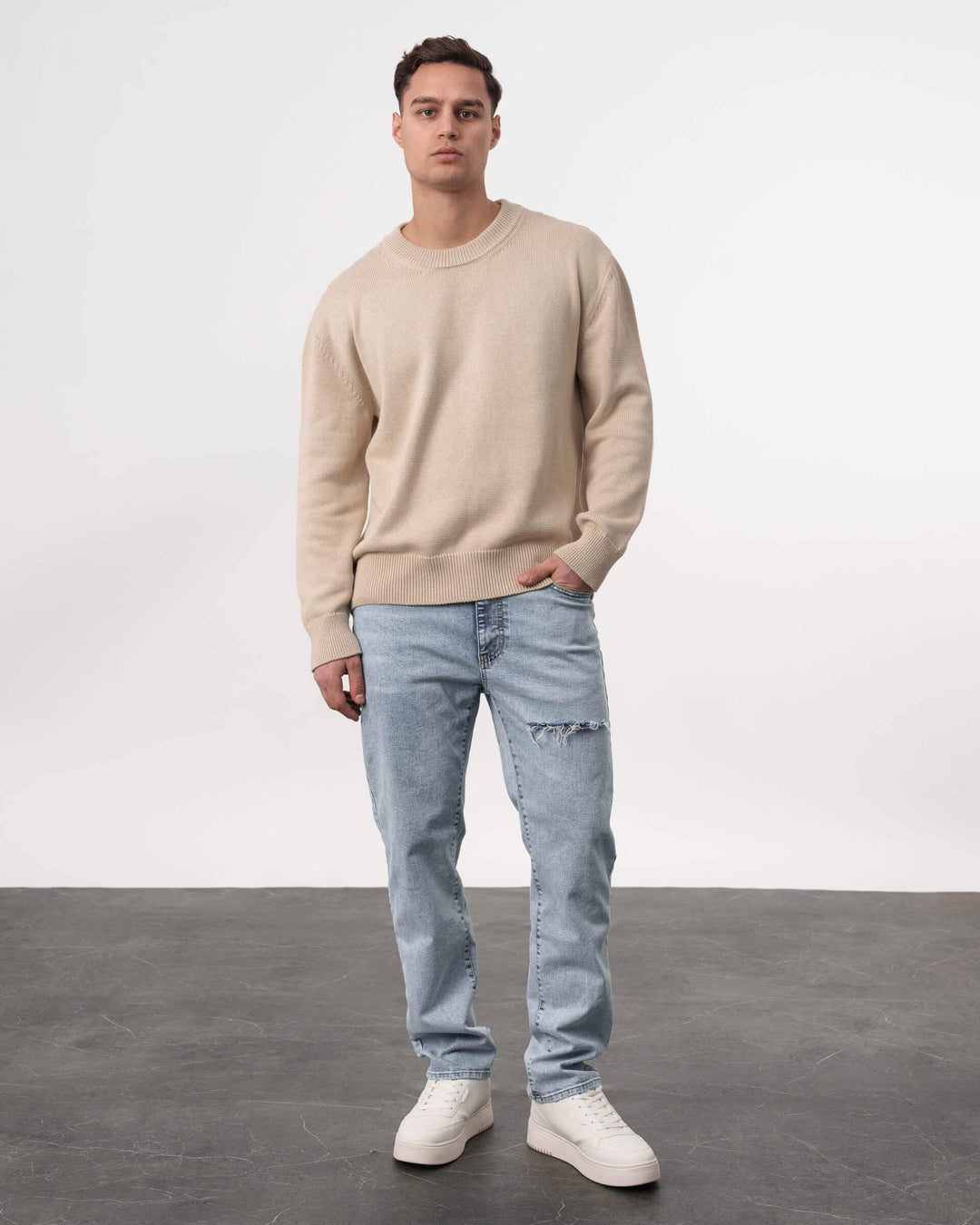 Distressed Regular Fit Jeans (light blue)